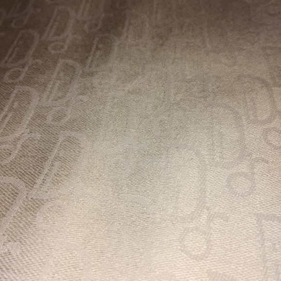 CHRISTIAN DIOR WRAP - Picture 3 of 10